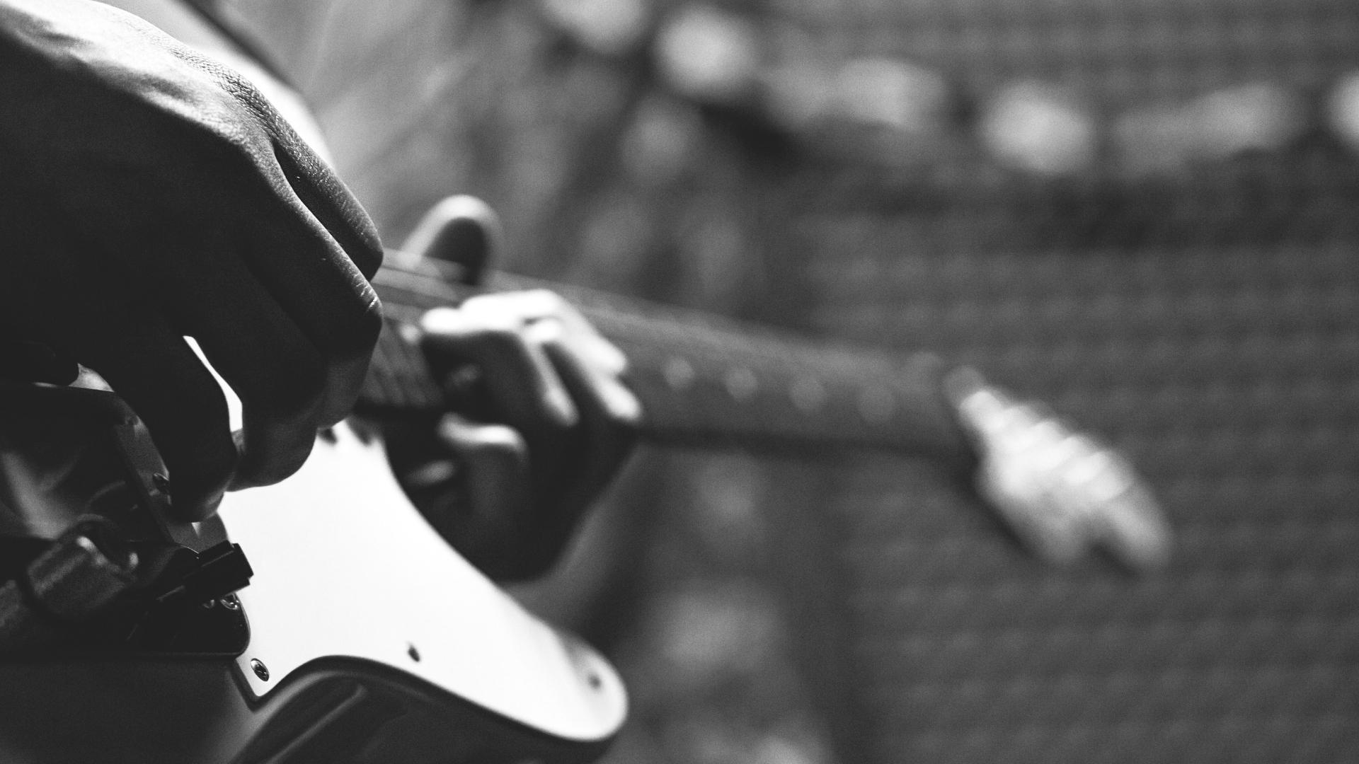 How to Learn Playing Electric Guitar